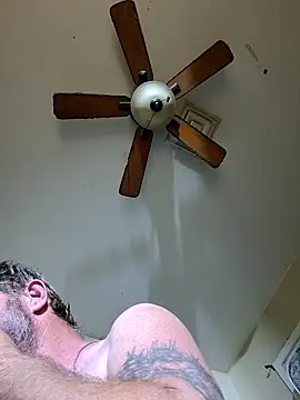 Snapshot of Hugebwc102 chatting on October 5, 2025, 6:48 am Hugebwc102 online show from October 5, 2025, 6:48 am