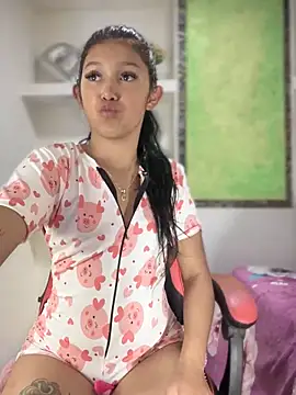 Snapshot of emily_rosse04 chatting on February 23, 2025, 1:32 pm emily rosse04 online show from February 23, 2025, 1:32 pm