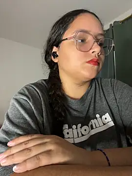 Snapshot of CurlyGirl_1 chatting on September 18, 2025, 8:34 pm CurlyGirl 1 online show from September 18, 2025, 8:34 pm