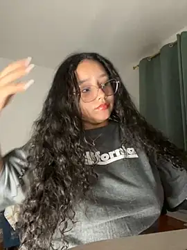 Snapshot of CurlyGirl_1 chatting on October 9, 2025, 12:44 am CurlyGirl 1 online show from October 9, 2025, 12:44 am