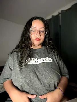 Snapshot of CurlyGirl_1 chatting on November 23, 2025, 11:04 pm CurlyGirl 1 online show from November 23, 2025, 11:04 pm