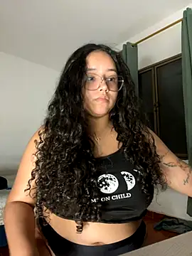 Snapshot of CurlyGirl_1 chatting on October 14, 2025, 11:14 pm CurlyGirl 1 online show from October 14, 2025, 11:14 pm