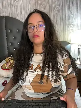 Snapshot of CurlyGirl_1 chatting on March 15, 2025, 2:14 am CurlyGirl 1 online show from March 15, 2025, 2:14 am