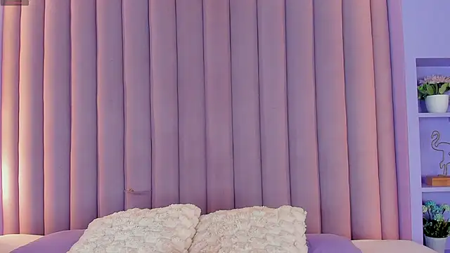 Snapshot of CristalCornner_ chatting on February 27, 2025, 7:37 pm CristalCornner online show from February 27, 2025, 7:37 pm