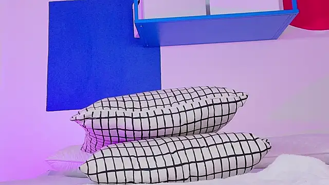 Snapshot of CristalCornner_ chatting on November 22, 2025, 7:46 pm CristalCornner online show from November 22, 2025, 7:46 pm