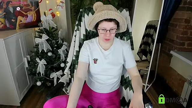 Snapshot of Melissa_Wells chatting on December 19, 2025, 8:33 pm Melissa Wells online show from December 19, 2025, 8:33 pm