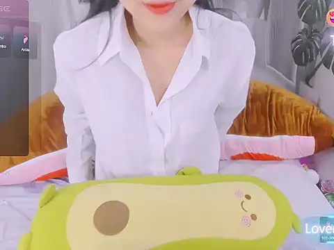 Snapshot of Ly__ chatting on April 18, 2026, 3:20 am Ly online show from April 18, 2026, 3:20 am