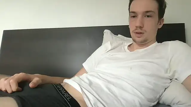 Snapshot of hungandfun05 chatting on February 10, 2025, 9:47 am hungandfun05 online show from February 10, 2025, 9:47 am