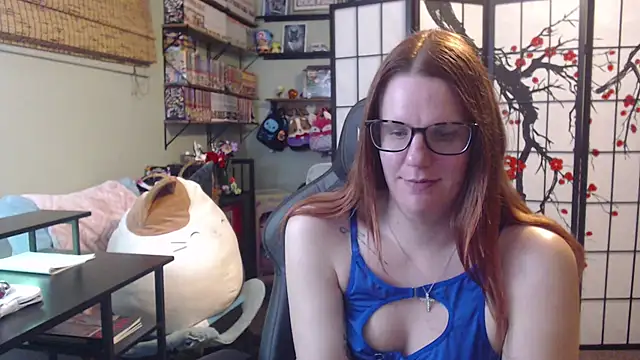 Snapshot of Sarahtineke chatting on May 4, 2026, 2:04 am Sarahtineke online show from May 4, 2026, 2:04 am