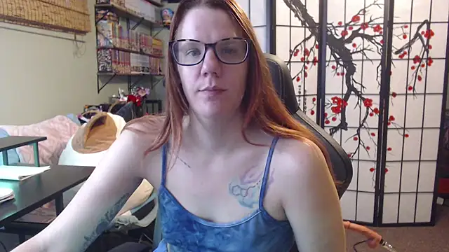 Snapshot of Sarahtineke chatting on May 4, 2026, 3:26 pm Sarahtineke online show from May 4, 2026, 3:26 pm