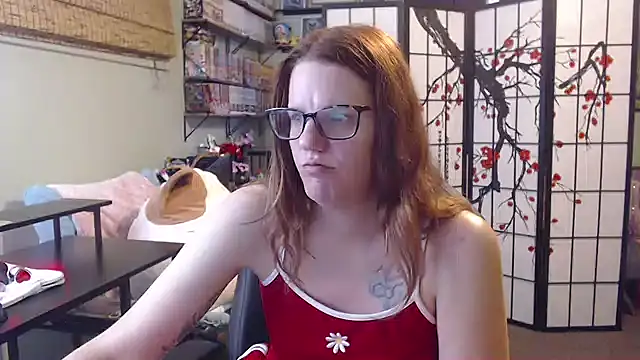 Snapshot of Sarahtineke chatting on July 15, 2026, 5:31 pm Sarahtineke online show from July 15, 2026, 5:31 pm