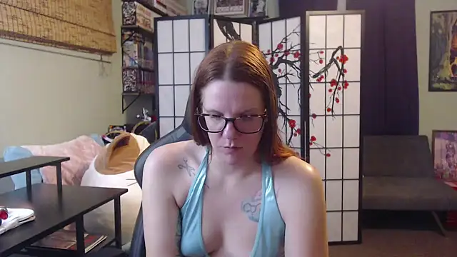 Snapshot of Sarahtineke chatting on May 19, 2026, 3:13 am Sarahtineke online show from May 19, 2026, 3:13 am