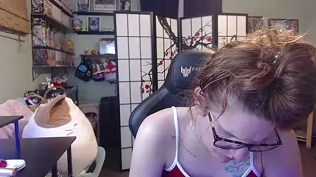 Snapshot of Sarahtineke chatting on July 2, 2026, 3:23 am Sarahtineke online show from July 2, 2026, 3:23 am
