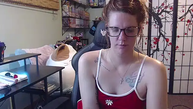 Snapshot of Sarahtineke chatting on July 1, 2026, 8:09 pm Sarahtineke online show from July 1, 2026, 8:09 pm