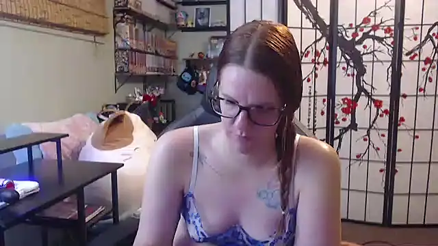 Snapshot of Sarahtineke chatting on May 17, 2026, 6:41 pm Sarahtineke online show from May 17, 2026, 6:41 pm