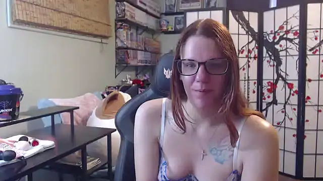 Snapshot of Sarahtineke chatting on July 12, 2026, 3:02 pm Sarahtineke online show from July 12, 2026, 3:02 pm