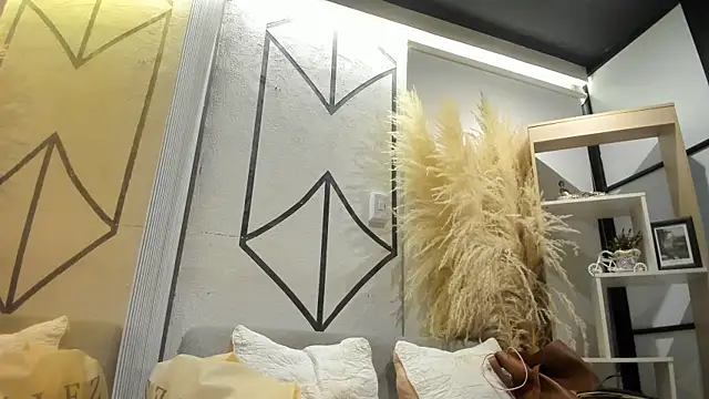 NicolRoss  online show from April 4, 2026, 9:43 pm