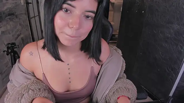 Snapshot of NicolRoss_ chatting on October 27, 2025, 3:24 pm NicolRoss online show from October 27, 2025, 3:24 pm