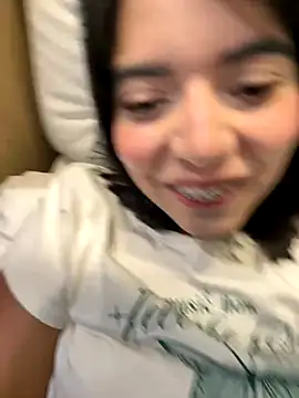 Snapshot of NicolRoss_ chatting on December 3, 2025, 7:57 pm NicolRoss online show from December 3, 2025, 7:57 pm