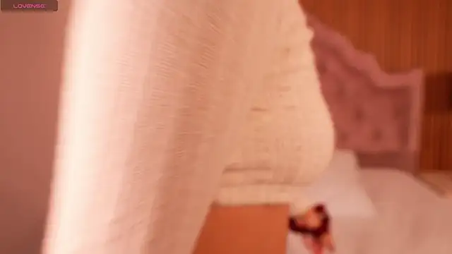 Snapshot of NicolRoss_ chatting on November 17, 2025, 10:14 pm NicolRoss online show from November 17, 2025, 10:14 pm