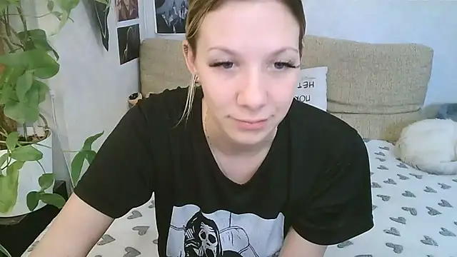 -GoldenGirl- online show from May 1, 2026, 10:20 am