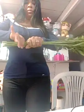 Snapshot of VivienAndClark chatting on October 29, 2025, 7:02 pm VivienAndClark online show from October 29, 2025, 7:02 pm