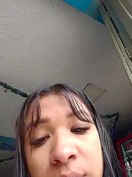 Snapshot of VivienAndClark chatting on December 11, 2024, 7:03 pm VivienAndClark online show from December 11, 2024, 7:03 pm