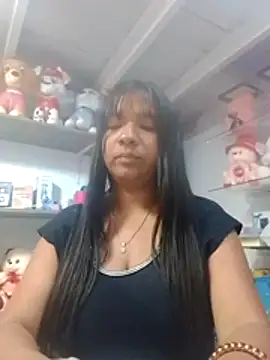 Snapshot of VivienAndClark chatting on October 28, 2025, 9:36 pm VivienAndClark online show from October 28, 2025, 9:36 pm