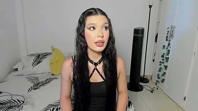 Snapshot of Emperatriiz chatting on December 15, 2025, 3:51 pm Emperatriiz online show from December 15, 2025, 3:51 pm