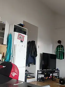 Snapshot of eltoulou chatting on February 25, 2025, 2:04 pm eltoulou online show from February 25, 2025, 2:04 pm