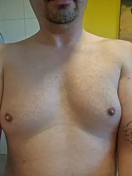 Snapshot of Picknick84 chatting on November 18, 2025, 2:31 pm Picknick84 online show from November 18, 2025, 2:31 pm