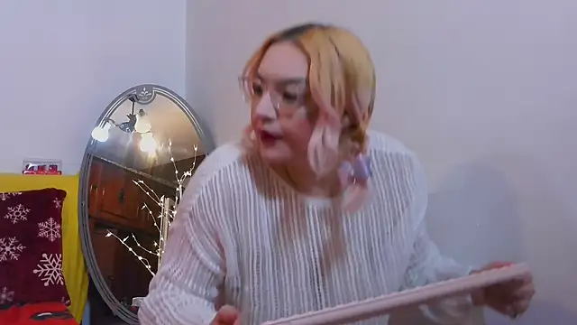 Snapshot of Catlady333 chatting on December 18, 2025, 4:50 am Catlady333 online show from December 18, 2025, 4:50 am