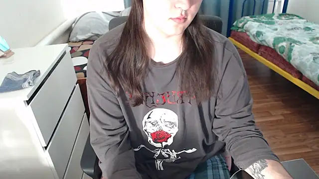 Snapshot of EvaMiron chatting on October 6, 2025, 9:54 am EvaMiron online show from October 6, 2025, 9:54 am