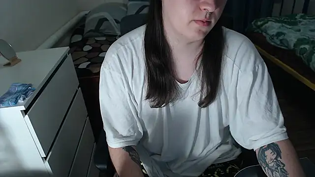 Snapshot of EvaMiron chatting on October 24, 2025, 1:10 pm EvaMiron online show from October 24, 2025, 1:10 pm