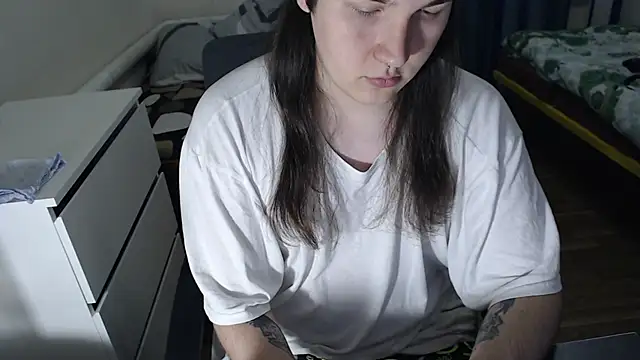 Snapshot of EvaMiron chatting on September 28, 2025, 11:28 am EvaMiron online show from September 28, 2025, 11:28 am