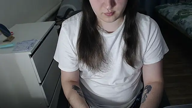 EvaMiron online show from February 11, 2026, 6:41 pm