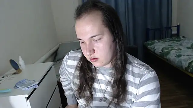 Snapshot of EvaMiron chatting on December 4, 2025, 2:21 am EvaMiron online show from December 4, 2025, 2:21 am