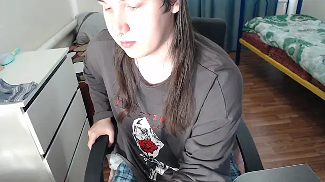 Snapshot of EvaMiron chatting on October 7, 2025, 11:22 am EvaMiron online show from October 7, 2025, 11:22 am