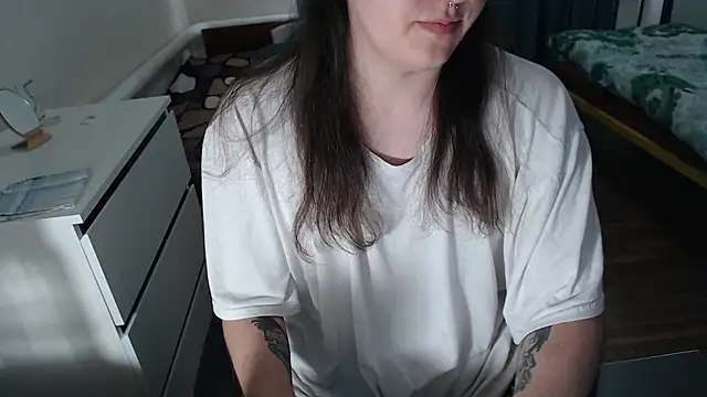 Snapshot of EvaMiron chatting on September 21, 2025, 12:10 pm EvaMiron online show from September 21, 2025, 12:10 pm