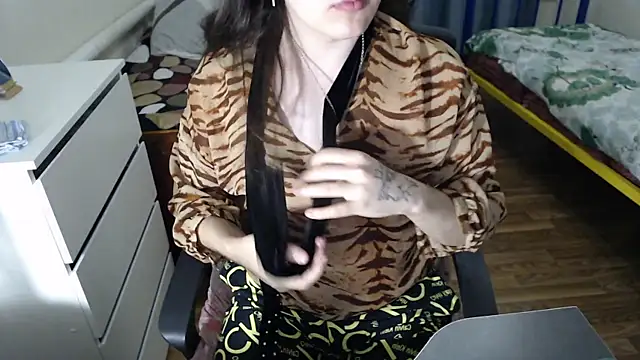 Snapshot of EvaMiron chatting on September 15, 2025, 2:28 pm EvaMiron online show from September 15, 2025, 2:28 pm