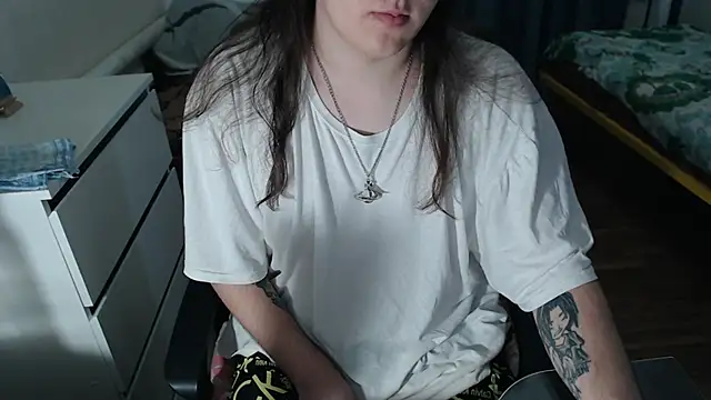 Snapshot of EvaMiron chatting on September 14, 2025, 7:20 am EvaMiron online show from September 14, 2025, 7:20 am