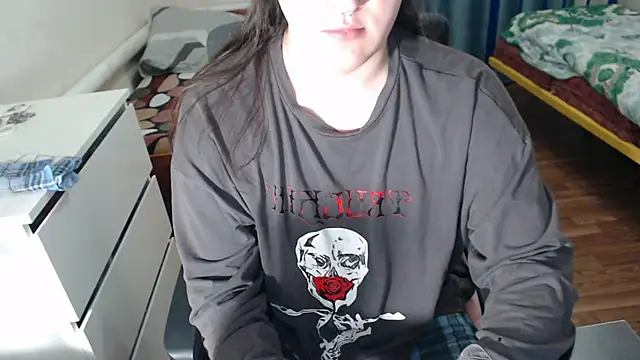 Snapshot of EvaMiron chatting on November 6, 2025, 1:20 am EvaMiron online show from November 6, 2025, 1:20 am