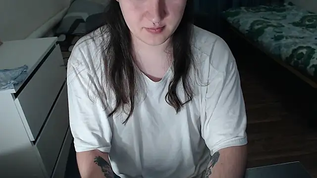 Snapshot of EvaMiron chatting on November 28, 2025, 1:44 pm EvaMiron online show from November 28, 2025, 1:44 pm