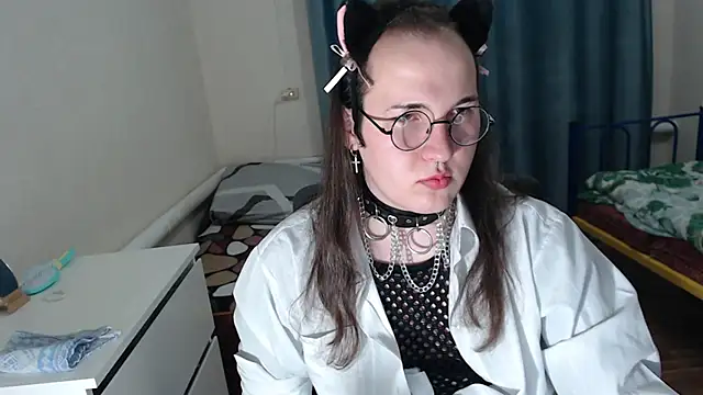 Snapshot of EvaMiron chatting on October 21, 2025, 2:16 pm EvaMiron online show from October 21, 2025, 2:16 pm