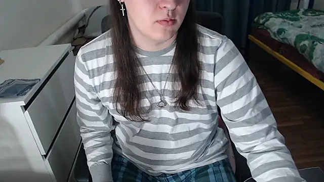 Snapshot of EvaMiron chatting on October 8, 2025, 6:59 am EvaMiron online show from October 8, 2025, 6:59 am