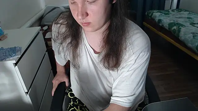 Snapshot of EvaMiron chatting on September 22, 2025, 9:26 am EvaMiron online show from September 22, 2025, 9:26 am