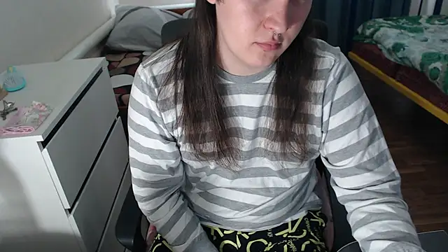 Snapshot of EvaMiron chatting on October 10, 2025, 10:27 am EvaMiron online show from October 10, 2025, 10:27 am