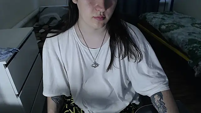 Snapshot of EvaMiron chatting on September 16, 2025, 9:43 am EvaMiron online show from September 16, 2025, 9:43 am