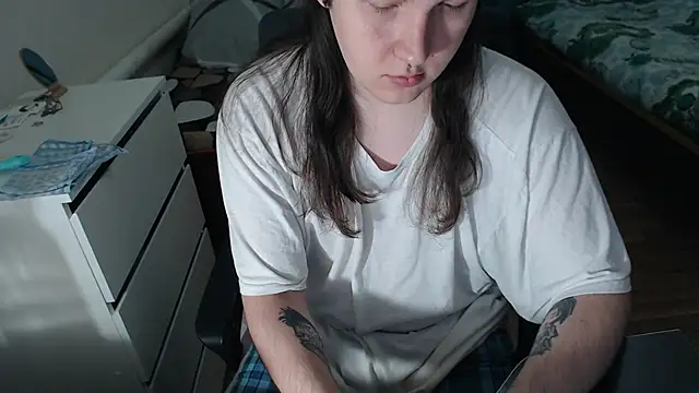 Snapshot of EvaMiron chatting on November 24, 2025, 9:53 am EvaMiron online show from November 24, 2025, 9:53 am