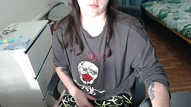 Snapshot of EvaMiron chatting on November 26, 2025, 3:56 pm EvaMiron online show from November 26, 2025, 3:56 pm